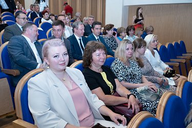 Строителям Оренбуржья вручили заслуженные награды 